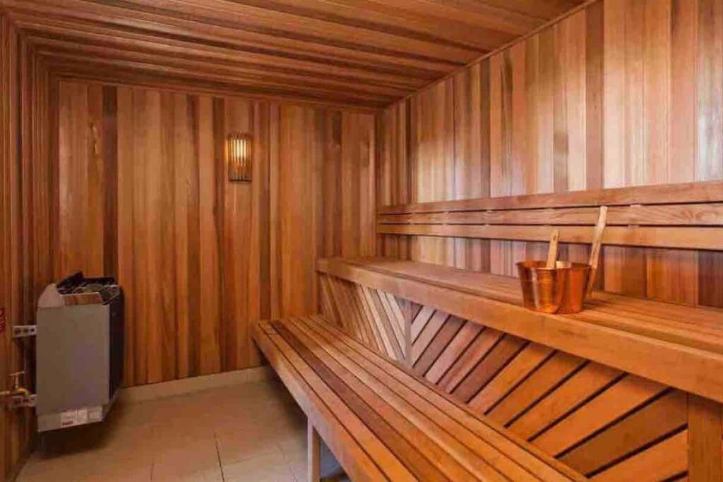 Cbd 1bed/pool/gym/sauna/ - Close To Everything! *